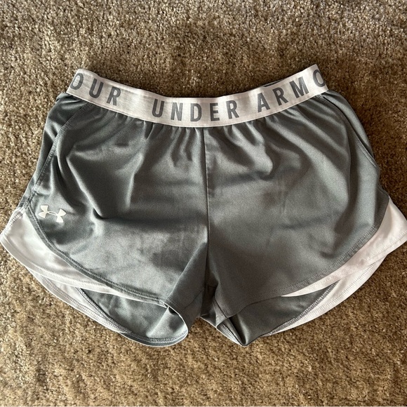 UNDER ARMOUR SHORTS - Picture 1 of 4
